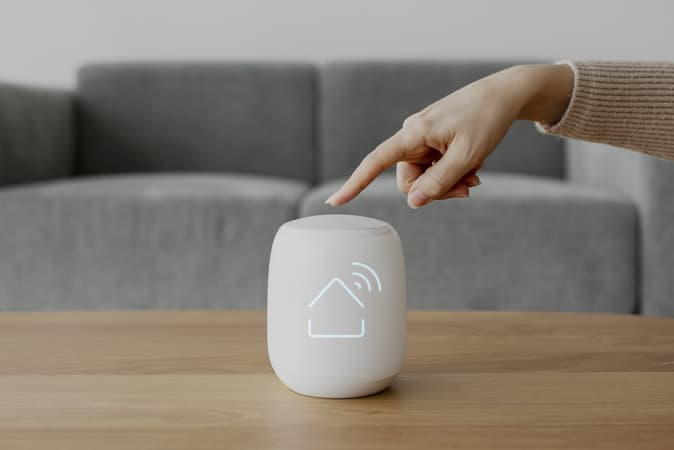 découvrez comment l'intelligence artificielle révolutionne les foyers connectés : confort, sécurité, économies d'énergie et automatisation pour une maison intelligente au service de votre bien-être.