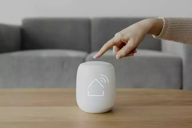 découvrez comment l'intelligence artificielle révolutionne les foyers connectés : confort, sécurité, économies d'énergie et automatisation pour une maison intelligente au service de votre bien-être.