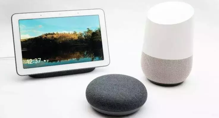 découvrez comment l'intelligence artificielle transforme les foyers connectés, simplifiant la vie quotidienne, optimisant la gestion de l'énergie et renforçant la sécurité à la maison.