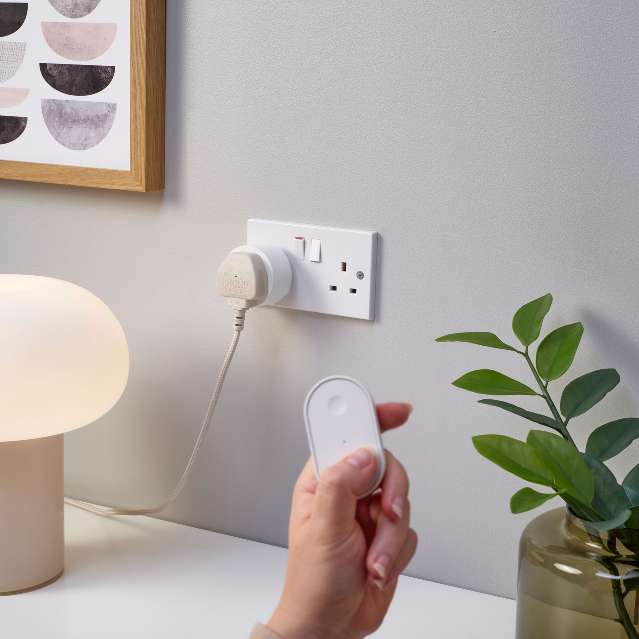 ikea lance une nouvelle gamme d'accessoires connectés compatibles thread et zigbee, révolutionnant la maison intelligente avec des produits innovants et faciles à intégrer.