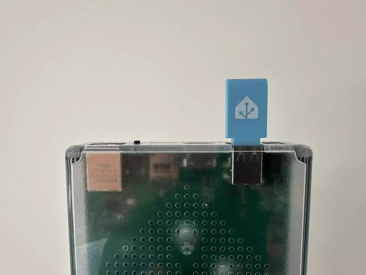 découvrez comment le test du home assistant connect zbt-1 simplifie l'intégration des protocoles zigbee et matter pour une maison connectée plus intelligente et performante.