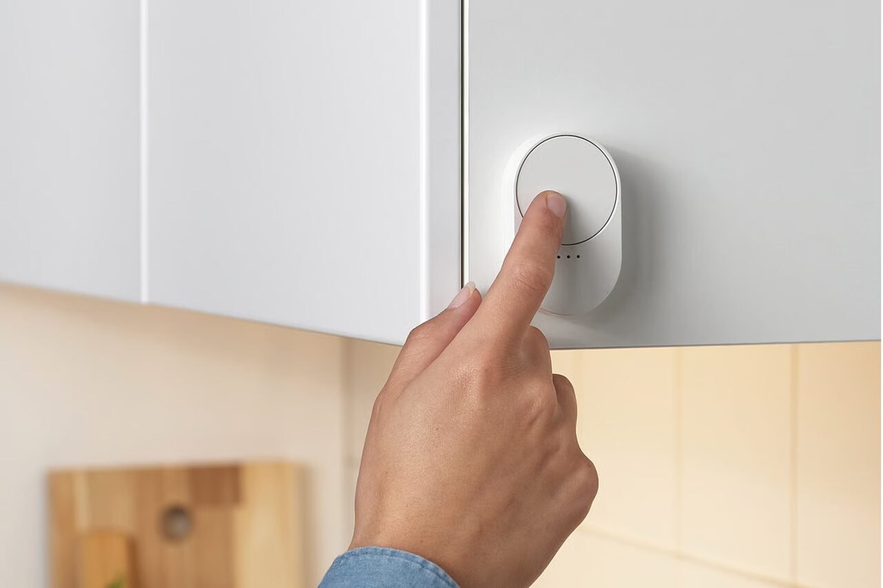 découvrez google home 4.8 avec ses boutons intelligents intégrés pour un contrôle vocal simplifié et une maison connectée encore plus intuitive.