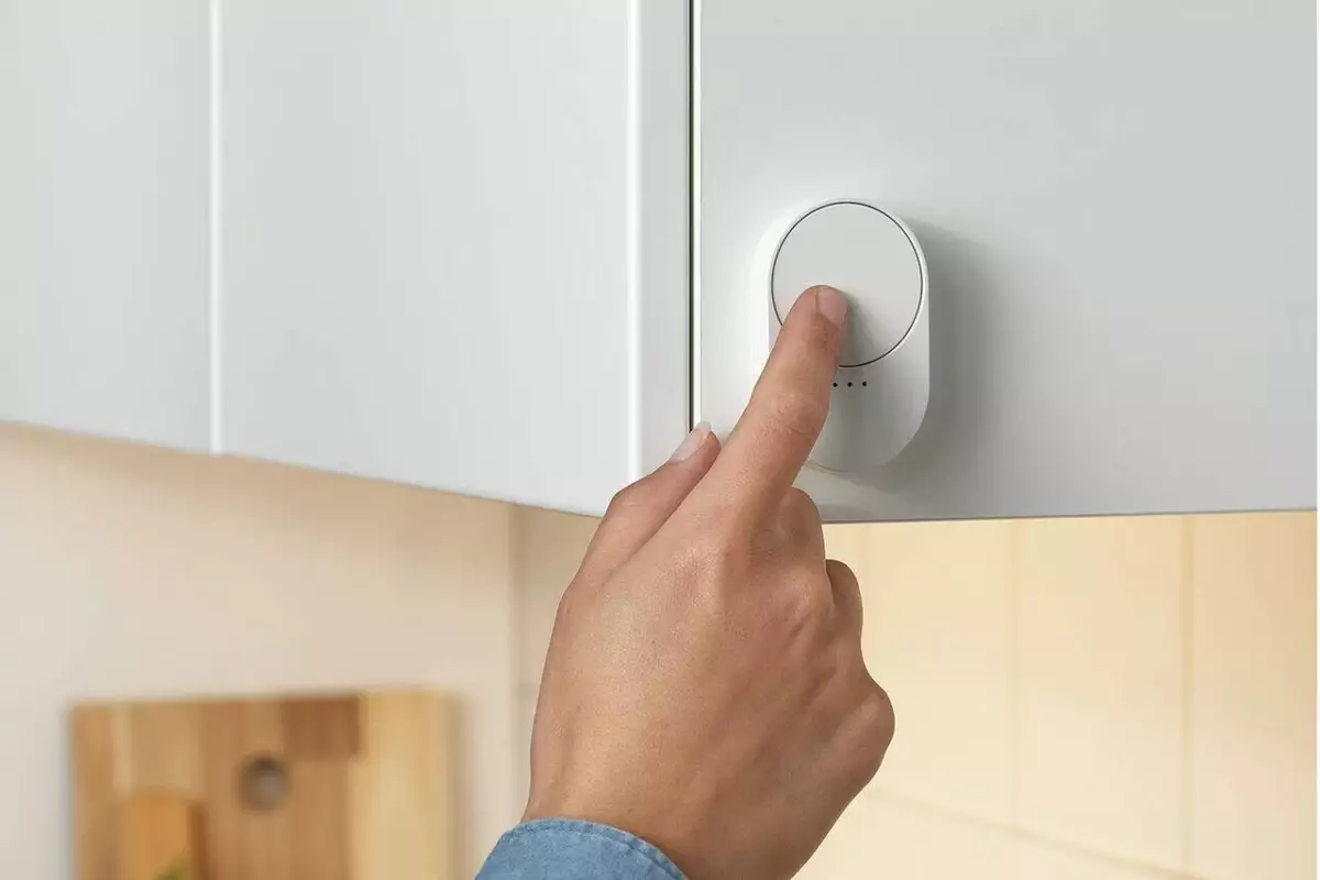 découvrez google home 4.8 avec ses boutons intelligents intégrés pour un contrôle vocal simplifié et une maison connectée encore plus intuitive.