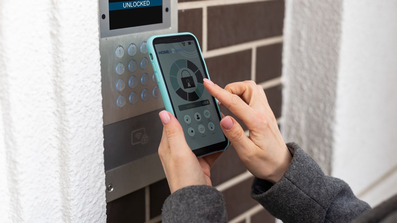 découvrez les derniÚres innovations high-tech pour renforcer la sécurité de votre logement et protéger efficacement votre famille et vos biens.