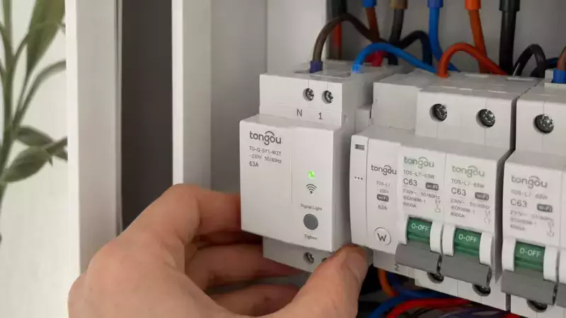 Exploration des contacteurs Zigbee Rail DIN