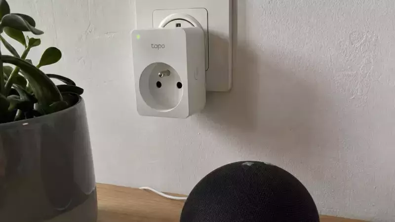 Environnement Home Assistant avec mini-PC, écran et éléments réseau pour tester une intégration