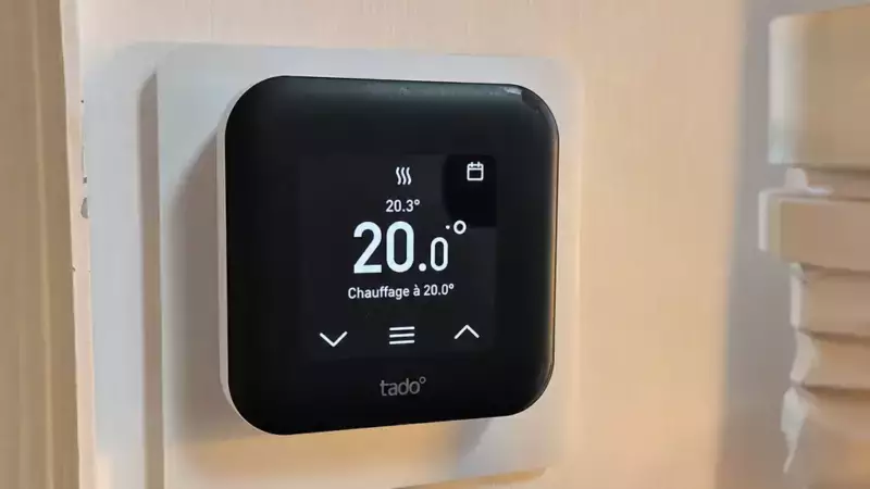 Détail technique de Samsung SmartThings Station : le concentrateur pendant son installation ou son utilisation
